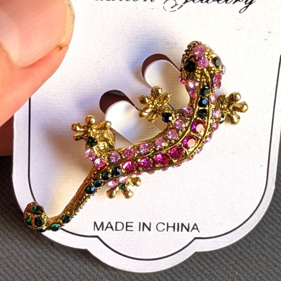 Jewelry - Free Brooch Case & Beautiful blinged out brooch